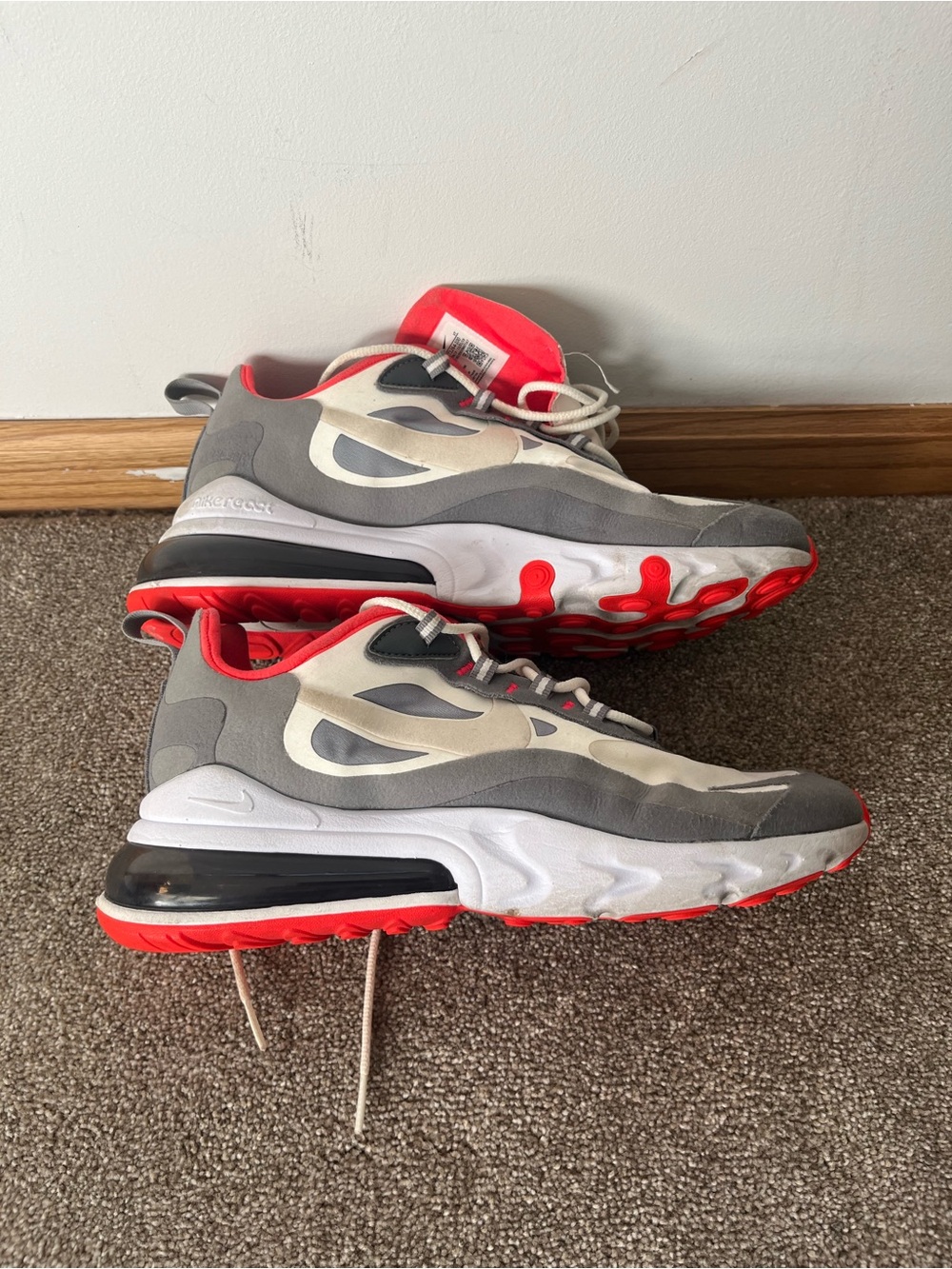 Nike Men's Sneakers in Gray, White and Red